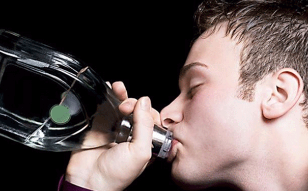 过度饮酒会对人体产生哪些危害