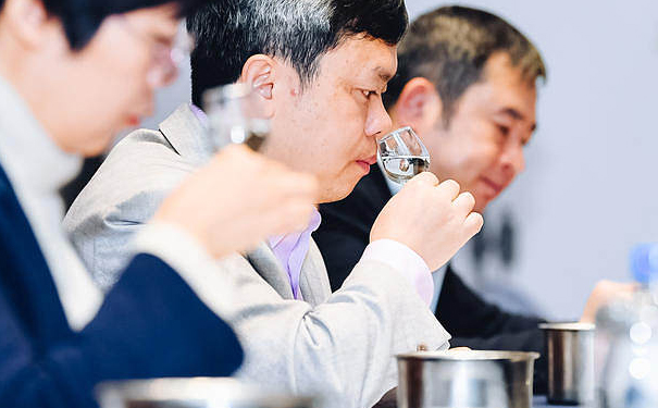 辨别白酒的酒质好不好最有效的方法是什么