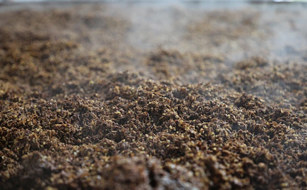 酿酒固态发酵和液态发酵的优缺点