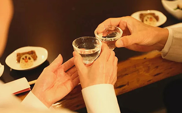 冬天适量饮用白酒有哪些好处（纯粮白酒）