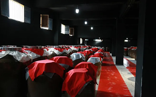 乡镇门市卖散酒赚钱吗？(利润如何)