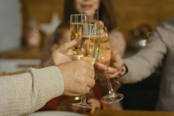 夏日饮果酒搭配什么食物比较合适？ 