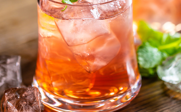 饮用冰镇果酒的时候应该注意些什么