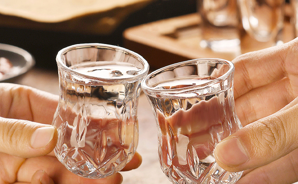 非遗白酒适合什么季节饮用