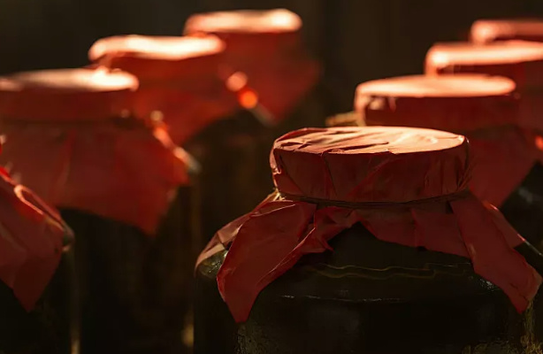 为什么说白酒要用土陶来存放 ？有什么讲究