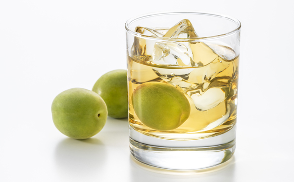 秋天是一个非常适合和果酒的季节