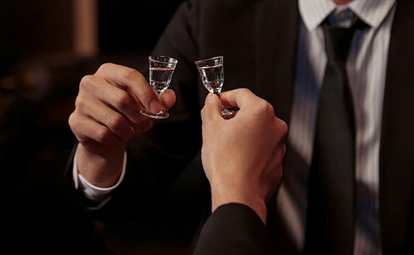 为什么要喝三杯酒才能敬酒呢？