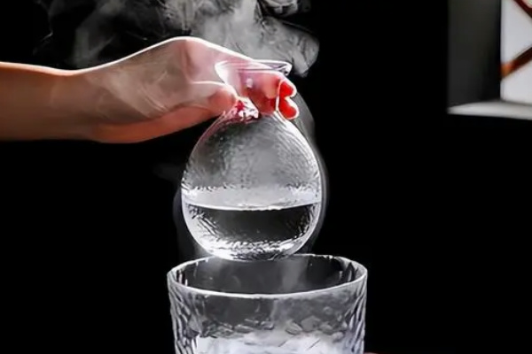 天气转冷，白酒能不能温着喝？ 