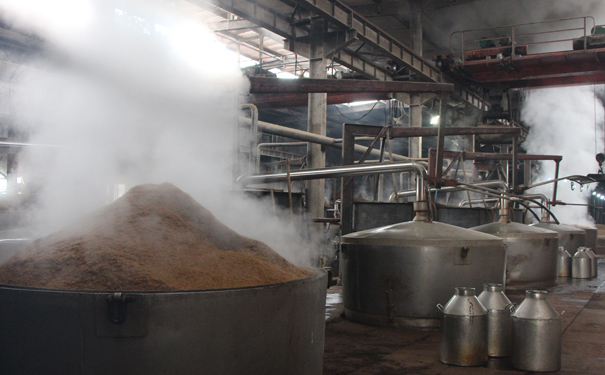 探索白酒的酿造奥秘:传统工艺与现代技术的融合