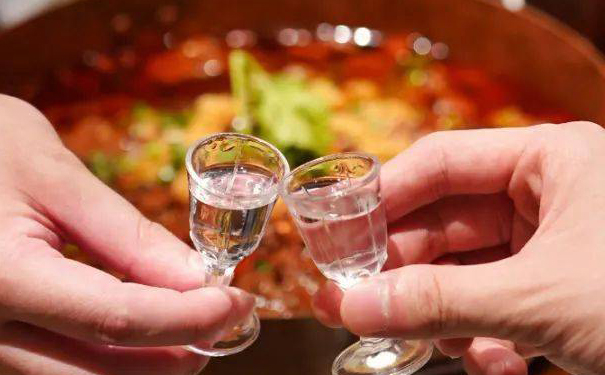 味觉盛宴:精选白酒与特色菜肴的搭配秘籍