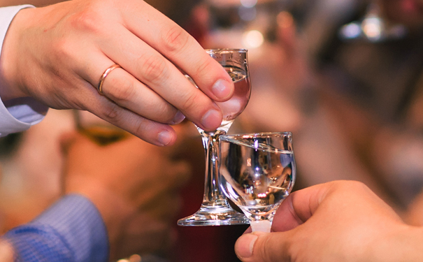 社交新风尚:白酒文化如何成为现代交际的桥梁