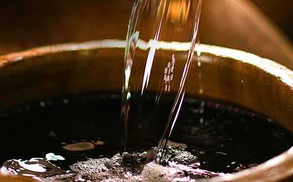 岁月醇香:中老年群体与白酒文化的深厚联结