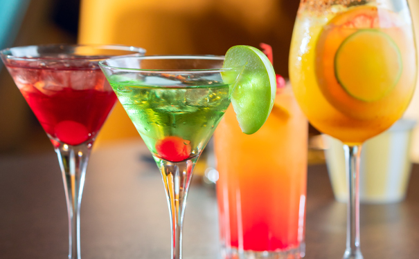 果酒新风尚:探索年轻消费者心中的热门果酒品