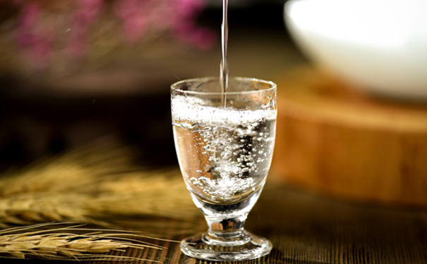 千年传承,酒韵悠长:白酒在中国民俗节日中的角色与意义