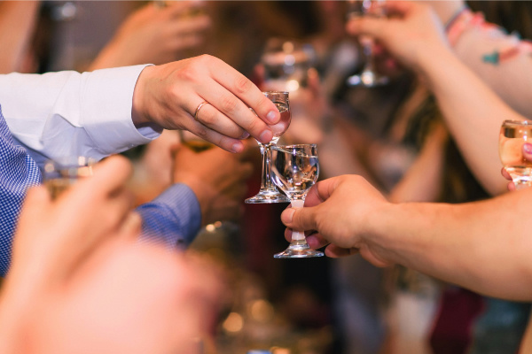 为什么说浓香型白酒是中国人的“社交润滑剂标配”