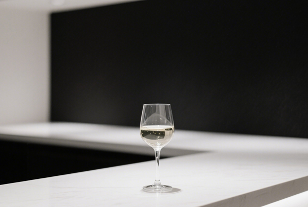 “回甘” 与 “挂杯”:白酒品鉴术语背后的物理化学原理