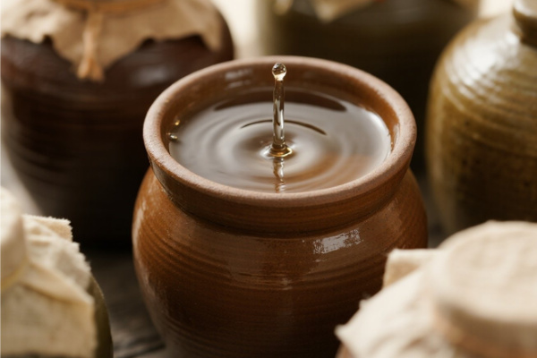 为什么酱香白酒大多要经过长时间窖藏？