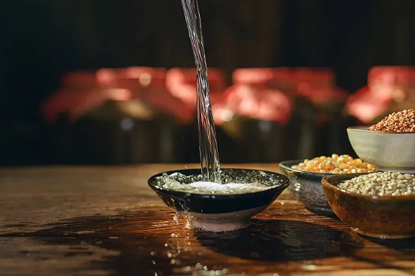 开店创业选散酒还是瓶装酒?谁的复购率更能打?